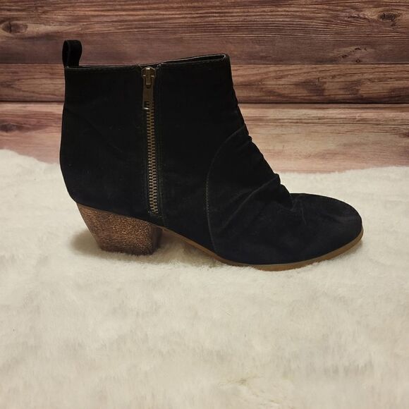 Restricted black suade zip up ankle booties - Picture 3 of 8